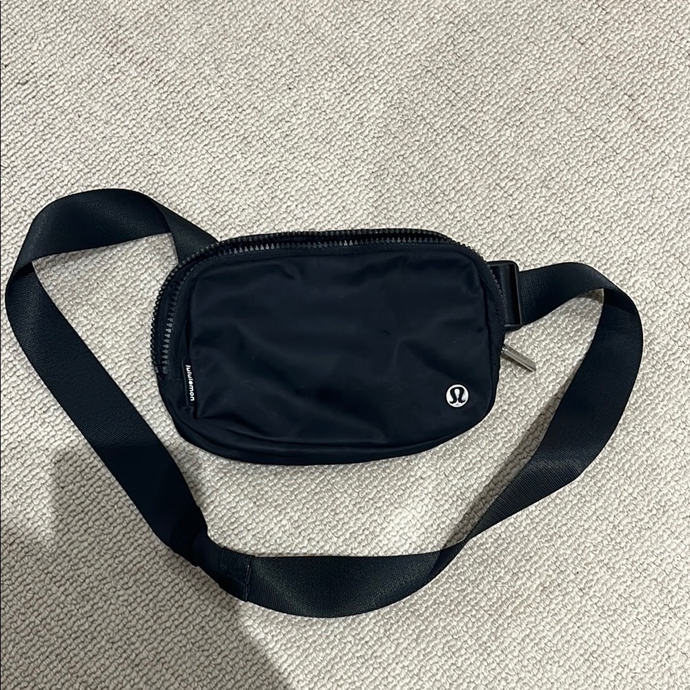 Lululemon Athletica Black Belt Bag Minimalist Design
